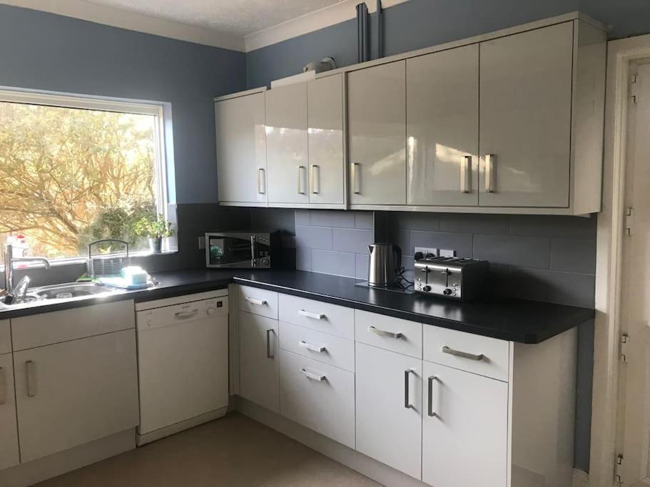 Spacious 5 Large Bedroom Victorian House - Beach 2 Miles Poole Buitenkant foto